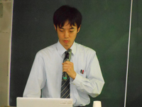 宿谷氏